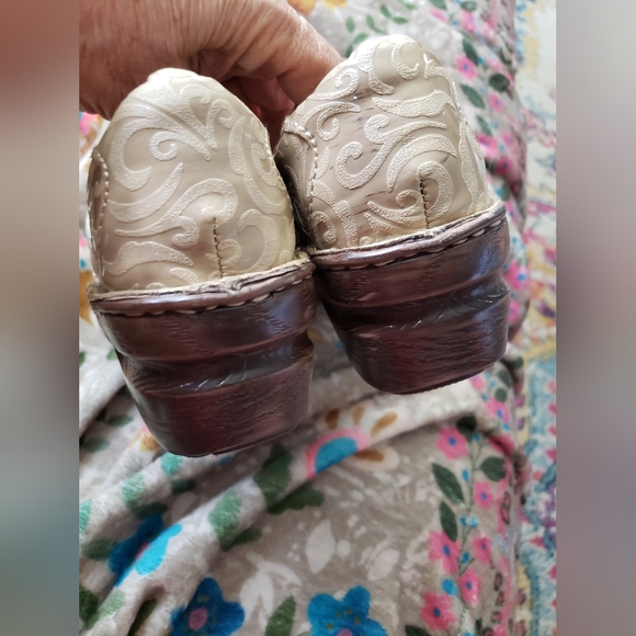 B.O.C Born Concept Peggy Embossed Clog size 6M - Picture 5 of 5